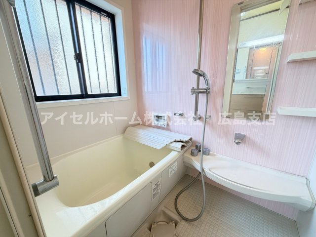【浴室】 | 呉市神山３丁目の中古戸建て！ | 落ち着いた空間のお風呂です