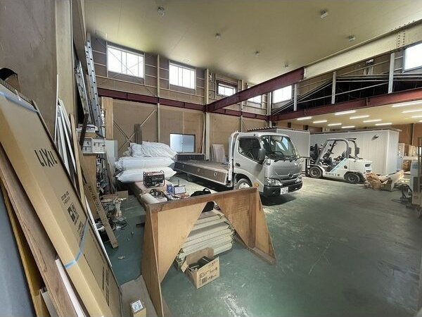 半田市花田町二丁目貸倉庫の内装