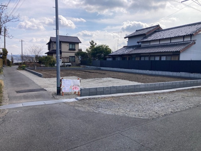 【外観】 | 菊川市加茂 新築一戸建て | 現在建築中の外観画像です。ご内覧は同じメーカーの完成物件へご案内いたしますので、いつでもご相談ください！