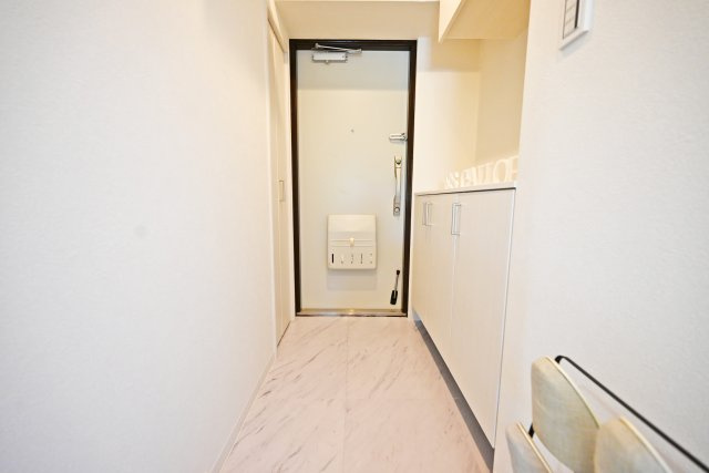ドルミ淀川の玄関|玄関横には大きな収納スペース有り。毎日使う場所だから常にキレイにしておきたいですね。