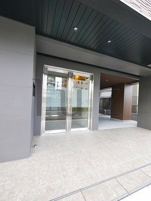 クラリッサ横浜フロードのエントランス