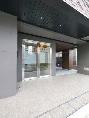 クラリッサ横浜フロードのエントランス