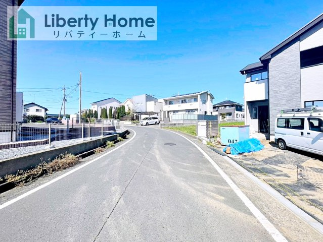 水戸市見川23期　新築戸建の前面道路含む現地写真