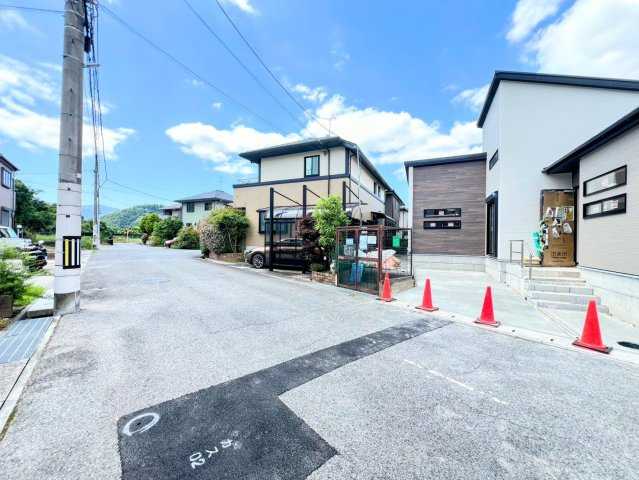 北六甲台3丁目の前面道路含む現地写真