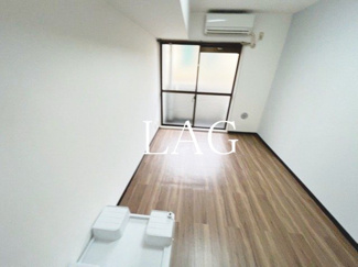 【居間・リビング】 | メゾン・ド・ルージュ | 洋室のお部屋です。