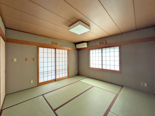 白水台1丁目戸建の和室|障子越しに柔らかな光が広がる和室です。客間としてはもちろん、ご家族の憩いの空間としても重宝します。