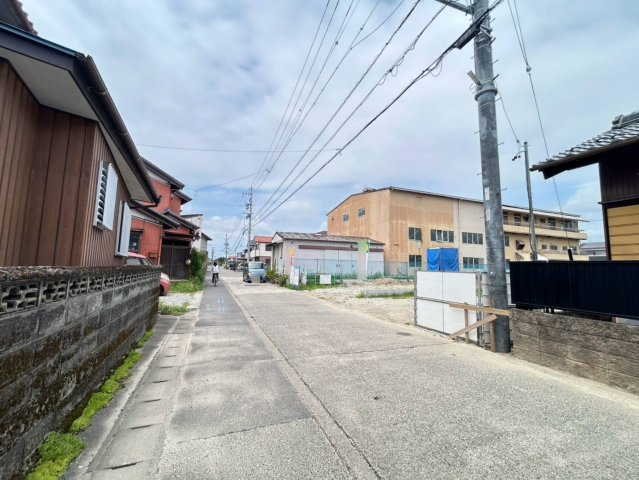 リーブルガーデン　一宮市奥町公園西　全4区画分譲の前面道路含む現地写真|「現地（2026年8月4日）撮影」　
■前面道路　
■ヤマダ不動産　株式会社リライフ