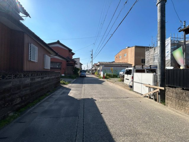 リーブルガーデン　一宮市奥町公園西　全4区画分譲の前面道路含む現地写真|「現地（2026年8月31日）撮影」　　
■前面道路　
■ヤマダ不動産　株式会社リライフ
