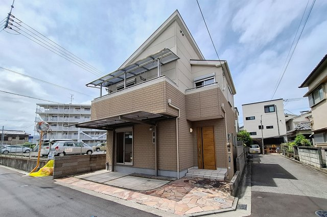 岸和田市春木旭町の前面道路含む現地写真|前面道路を含む外観