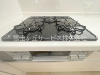 【その他】 | 掛川市七日町 新築一戸建て | 3口コンロです