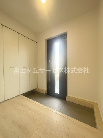 【玄関】 | 掛川市七日町 新築一戸建て | 明るい玄関です