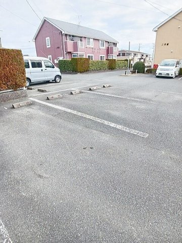 アンソレイエメゾン二号館の駐車場