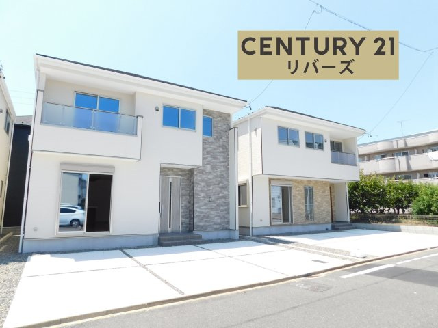 名古屋市中川区万場１丁目の新築一戸建の前面道路含む現地写真|☆３号棟・５ＬＤＫ☆　　いつでも見学できます♪（お問合せ当日、平日、水曜、夜間でもＯＫ）　敷地３８．４６坪！　長期優良住宅♪　ＺＥＨ水準！　駐車楽々並列３台ＯＫ　リビング横に５．０帖の洋風和室付き♪