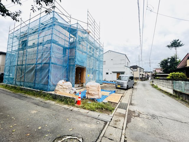 新築　高崎市上並榎町　GRAFARE　1号棟の前面道路含む現地写真|現地写真　西側接道幅員約4ｍ　北側接道幅員約4ｍ