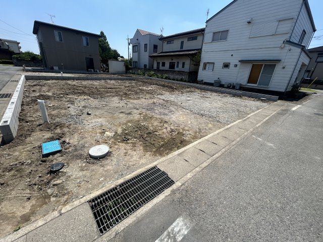 新築　高崎市上並榎町　GRAFARE　1号棟の駐車場|現地写真　駐車スペースは並列3～4台分可能です！
