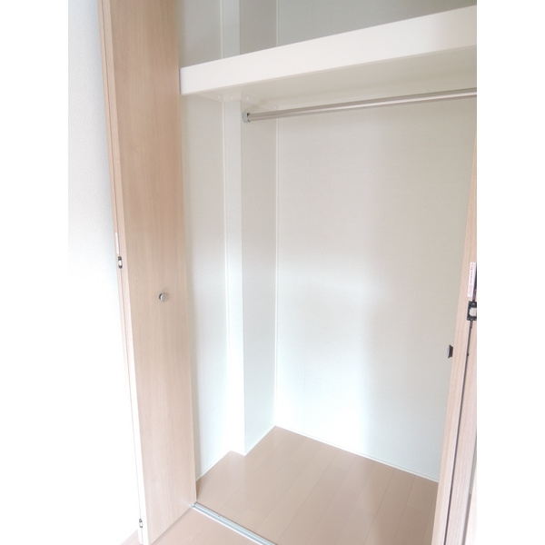 横浜市磯子区森１丁目の賃貸マンションの収納