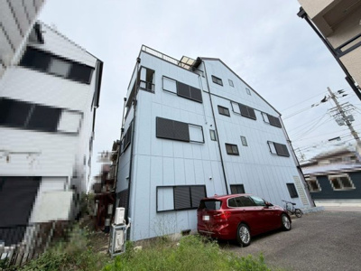 【駐車場】 | 北余部　中古一戸建 | 【全室収納有】各居室に収納があり、収納力十分の住居です！家族の思い出も大切にしまっておけますね♪