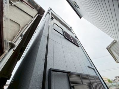 【外観】 | 北余部　中古一戸建 | 各階にトイレありますよ♪忙しい朝や家族の多いご家庭にも嬉しいですね！