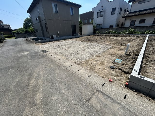 新築　高崎市上並榎町　GRAFARE　2号棟の駐車場|現地写真　駐車スペースは並列3～4台分可能です！
