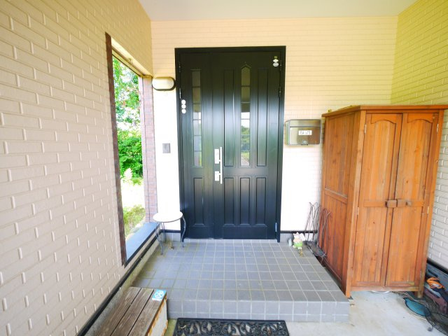 大網白里市細草　中古戸建の玄関|敷地約142坪 ３LDK ドックランや家庭菜園・BBQが可能です。
