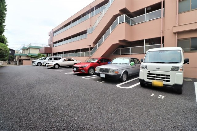 パークサイド中村の駐車場