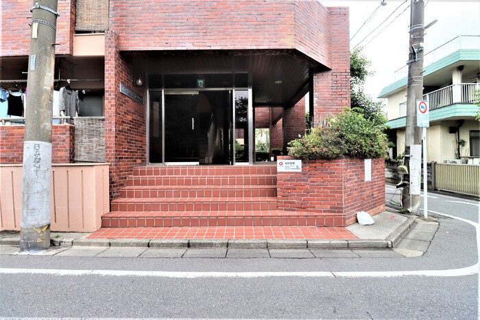 パークサイド中村のエントランス
