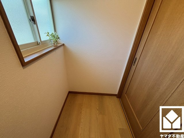 西宮市新甲陽町の収納|たっぷり収納できる納戸付きだから、家の中をもっとスッキリ。季節の荷物や趣味の道具もしっかり収納。