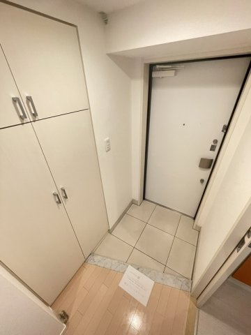 横浜市港北区新横浜１丁目の賃貸マンションの玄関|シューズボックスで玄関すっきり♪