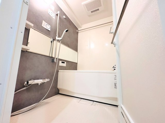 【浴室】 | キャニオンビュー光が丘（成増店） | ユニットバス新規交換済。浴室乾燥機標準装備。浴室乾燥だけでなく、洗濯物も干せるので雨の日にも大助かりです。