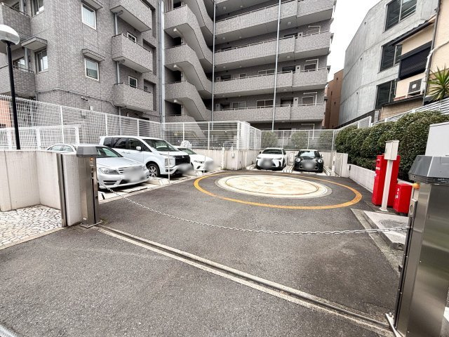 三軒茶屋南パークハウスの駐車場|三軒茶屋南パークハウス：敷地内に駐車場ございます！（空き要確認）