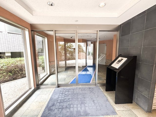 三軒茶屋南パークハウスのエントランス|三軒茶屋南パークハウス：オートロックも付いております！