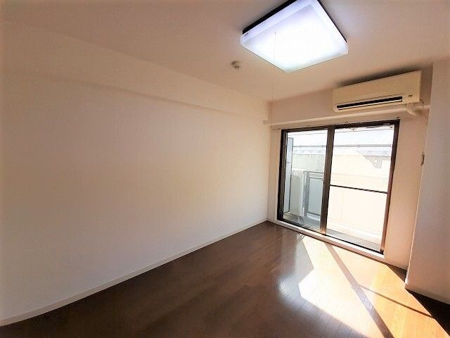 ヴランニュー金沢八景の居間・リビング