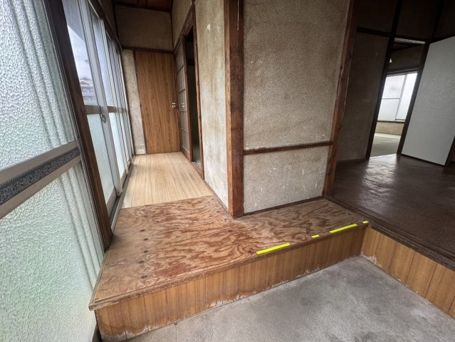 長谷川貸家の玄関