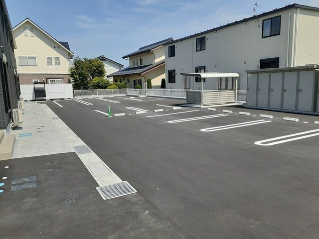 ポミエの駐車場