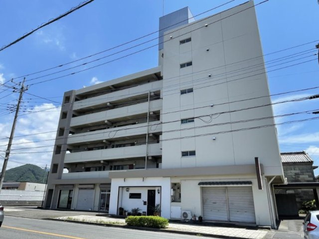 マンション長利の外観