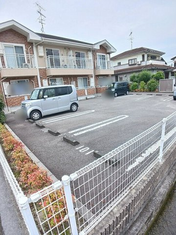 アニメート・大町の駐車場