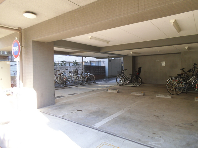 ＢＰＲレジデンス浮間公園の駐車場|建物一階部分です