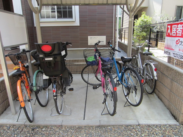 ブリッサのその他共用部分|自転車置き場も屋根付きであります