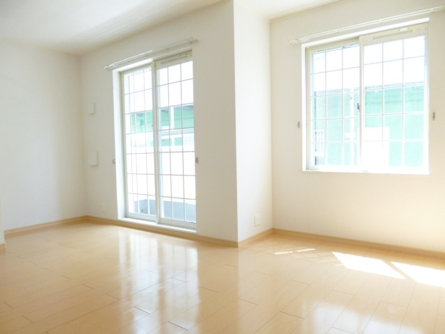ブリッサの居間・リビング|日当たりの良さがとても良いお部屋です♪