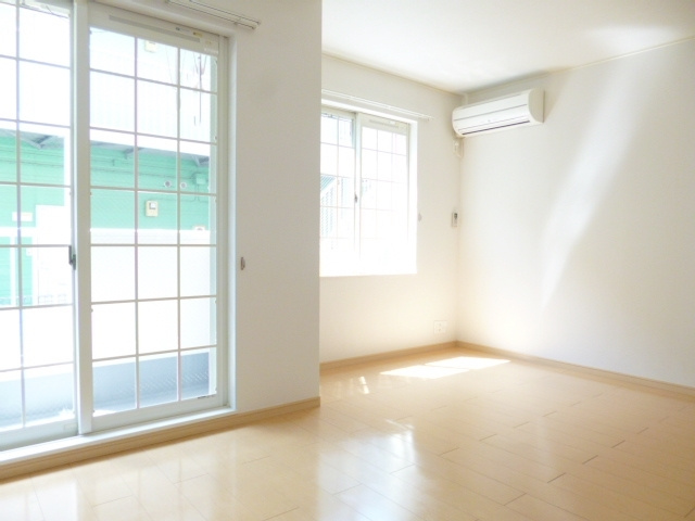 ブリッサの居間・リビング|日当たりの良さがとても良いお部屋です♪