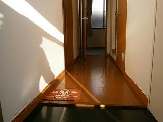 【玄関】 | レオパレスワーフ | 仕様・設備は現況と異なる場合…