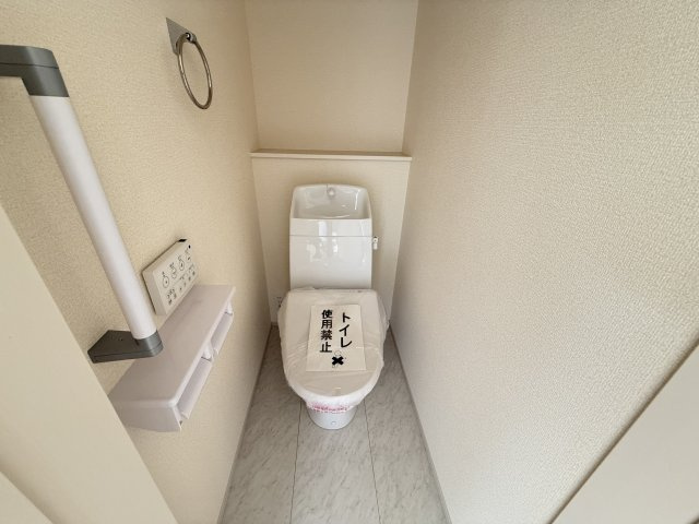 リーブルガーデンS第17渋川金井　４号棟（平屋）のトイレ|【イメージ画像】トイレ２です。清潔感のある白を基調としています。