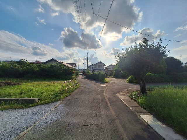 高崎市島野町サーファーズスタイルの家の前面道路含む現地写真|北側前面道路