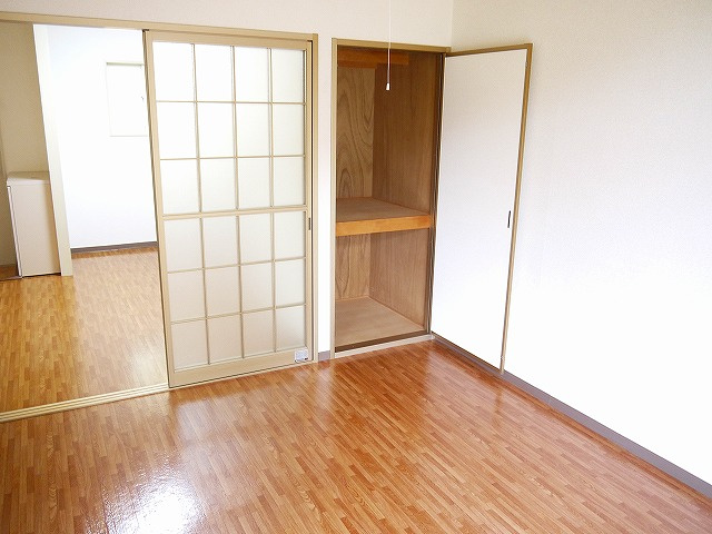 ルミエール萩の台の寝室|個人の部屋や寝室として使える洋室です
