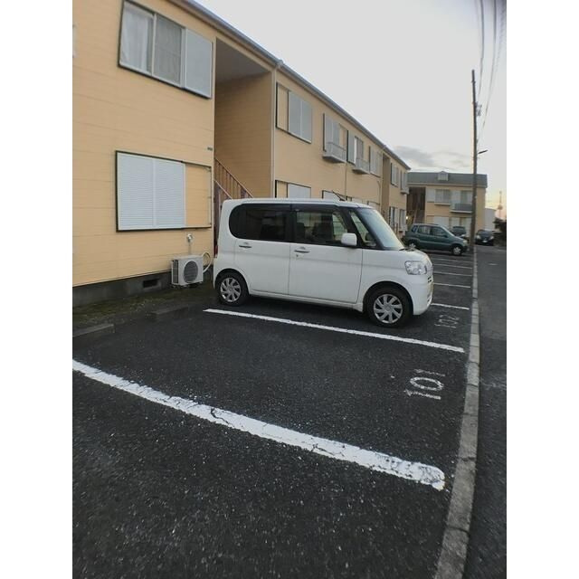 ＳＵＮハイツ（サンハイツ）の駐車場