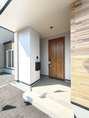 【新築戸建】札幌市東区北20条東20丁目3棟の玄関