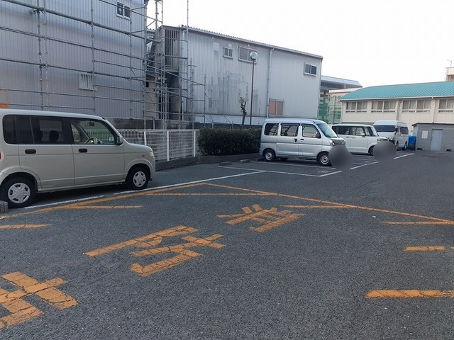 エムエステートの駐車場