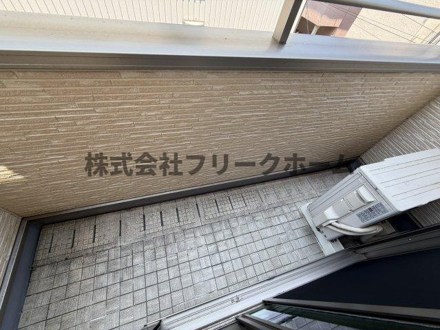 三鷹市井の頭１丁目のアパートのバルコニー