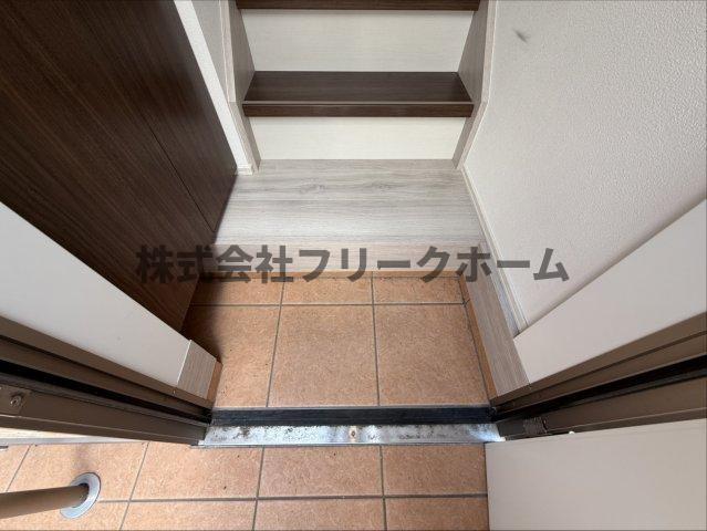 三鷹市井の頭１丁目のアパートの玄関