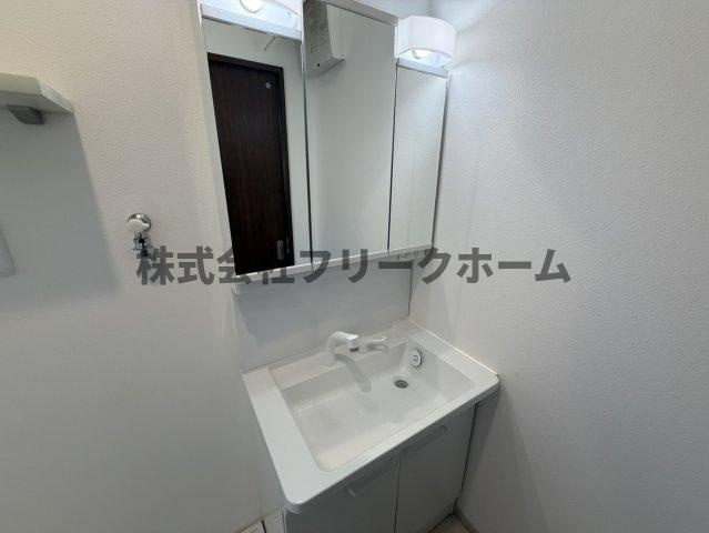 三鷹市井の頭１丁目のアパートの洗面所